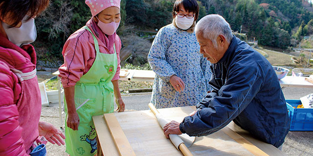 Soba making & eating