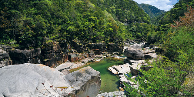 Yasaka-kyo Gorge